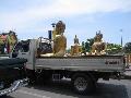 Будды в Тайланде везде, они даже на такси ездят...
